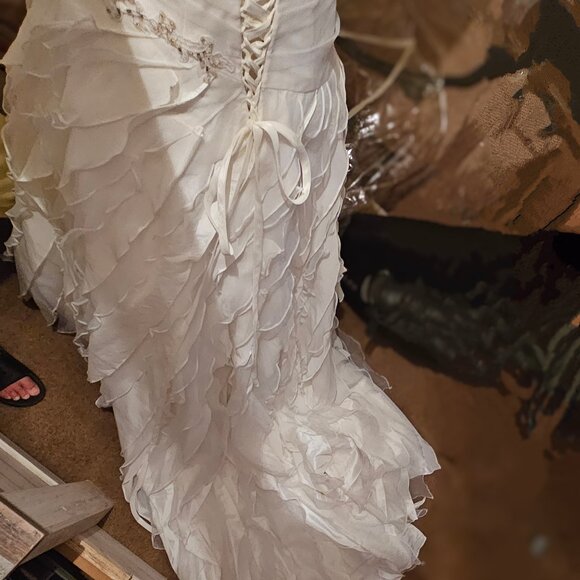 Strapless Lace-Up Corset Wedding Dress | Ruffle Skirt & Beaded Appliqué | Size 6 - Picture 3 of 6